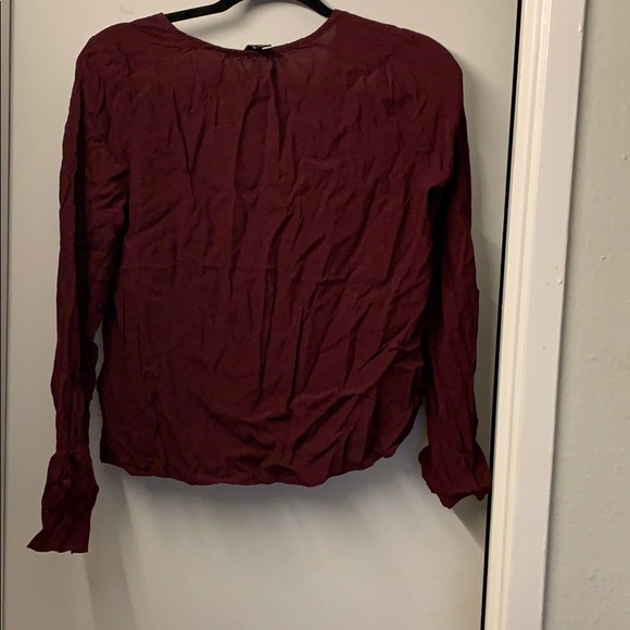 Crop top 🛑3 for $7🛑 - Picture 2 of 3